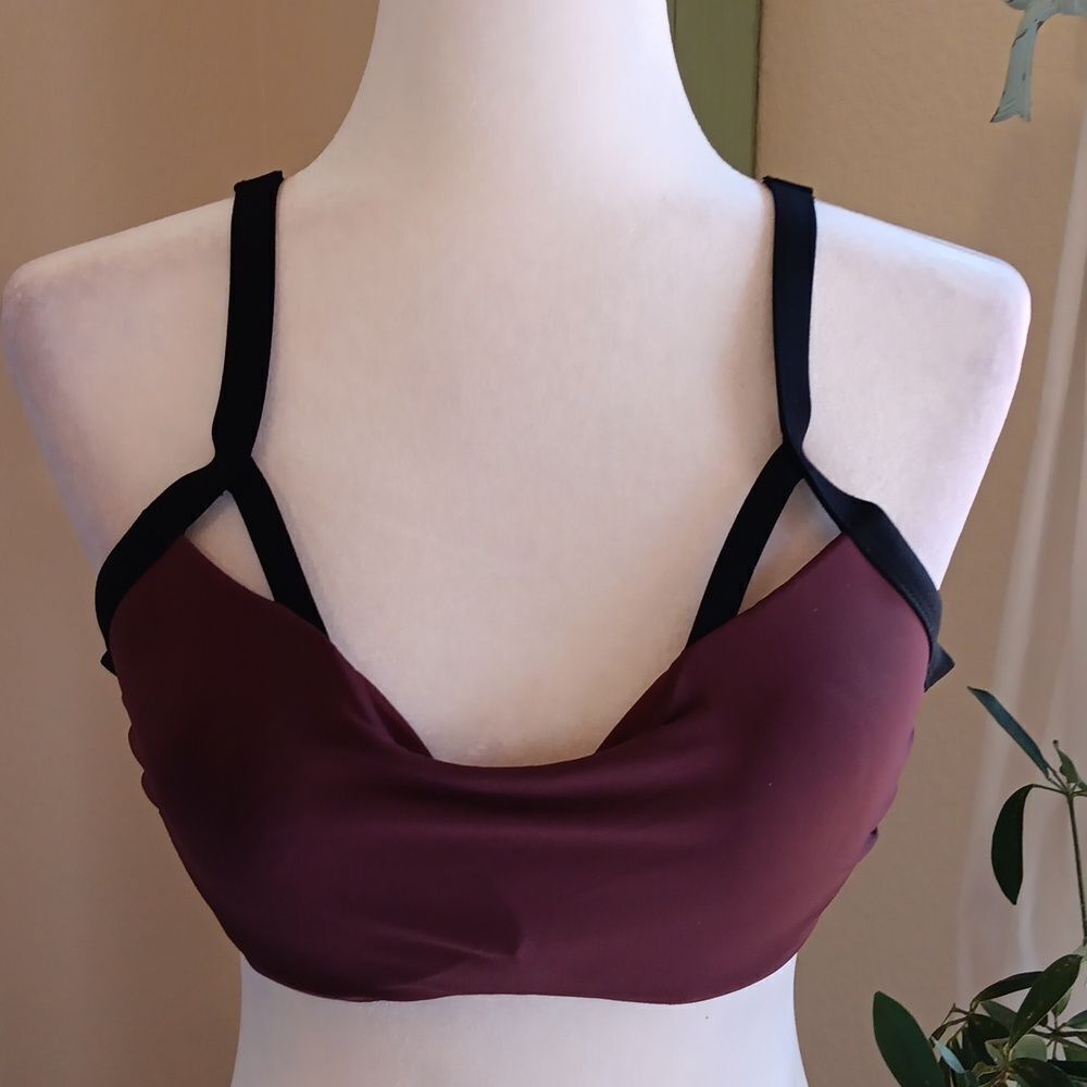 Athleta 36B/C Palm Bra Cup Bikini Swimsuit Top.